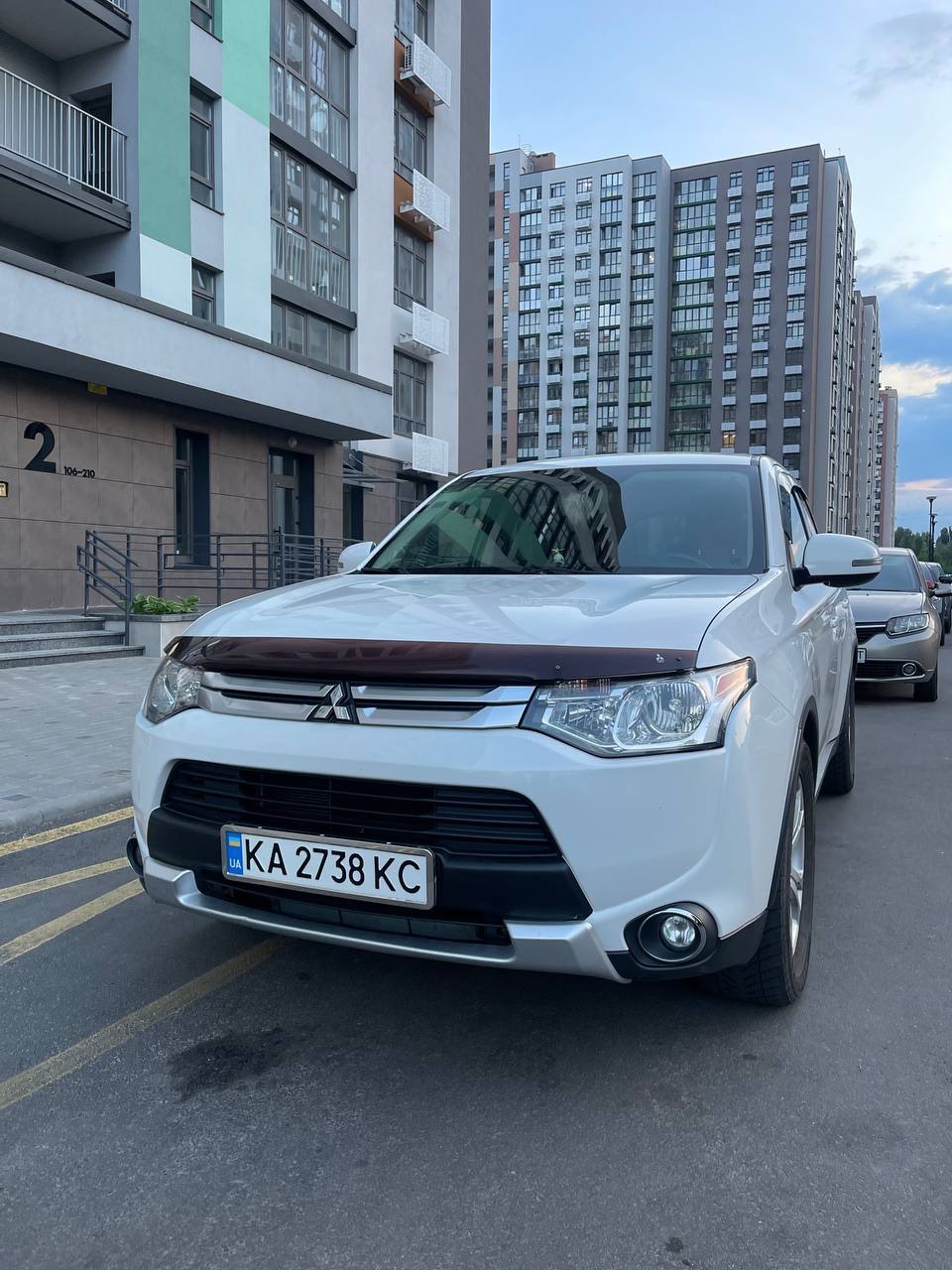 Mitsubishi Outlander - фото 1
