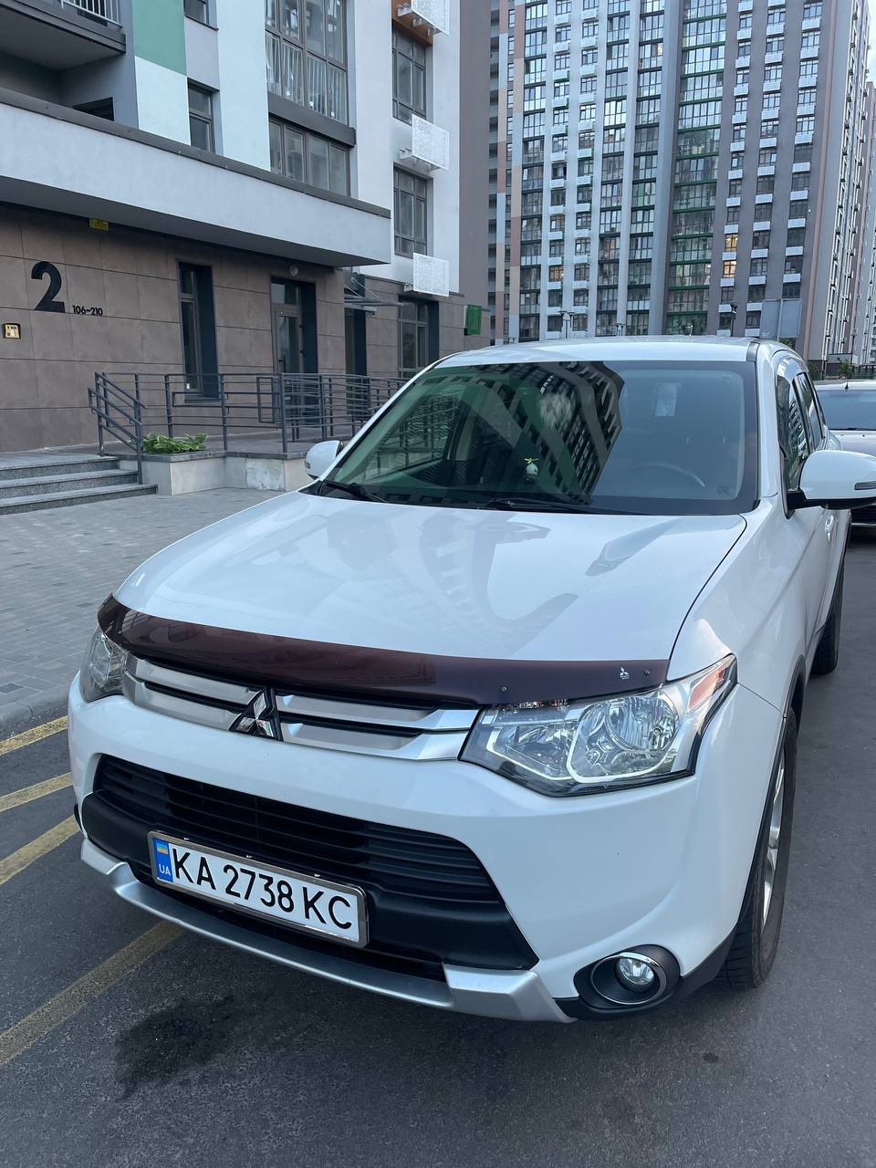 Mitsubishi Outlander - фото 2