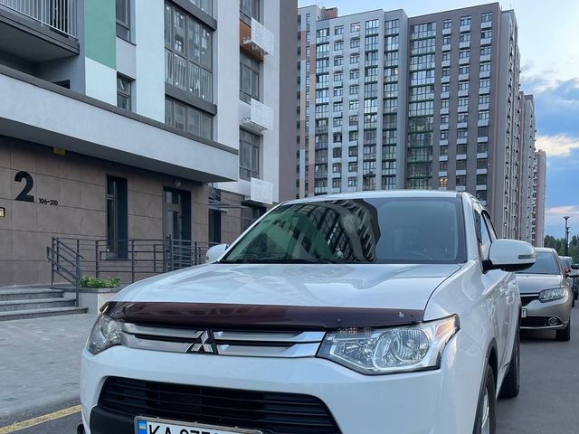 Mitsubishi Outlander - фото 1