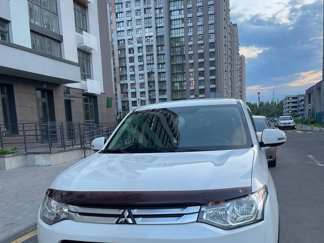 Mitsubishi Outlander - фото 5