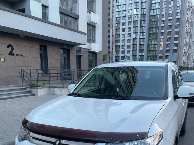 Mitsubishi Outlander - фото 2