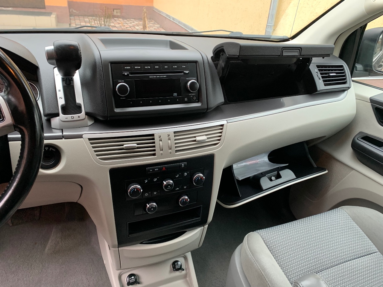 Volkswagen Routan - фото 13