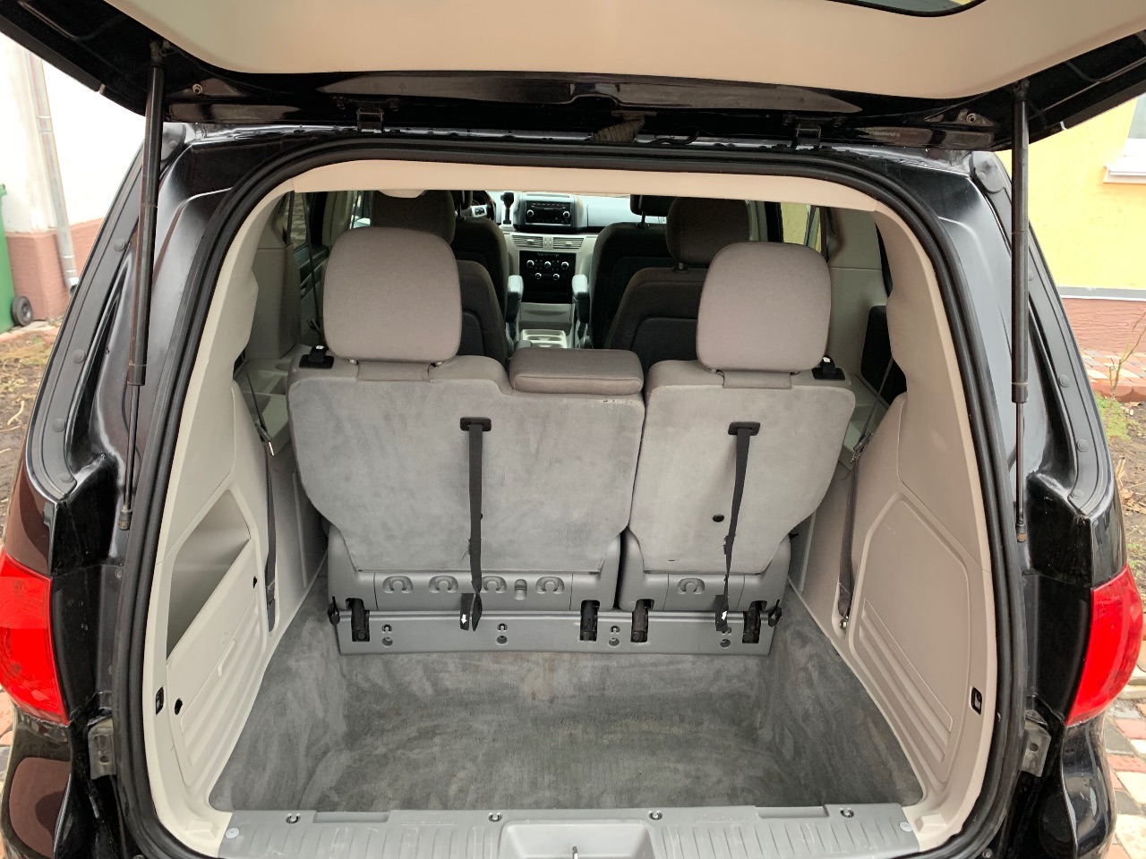 Volkswagen Routan - фото 11