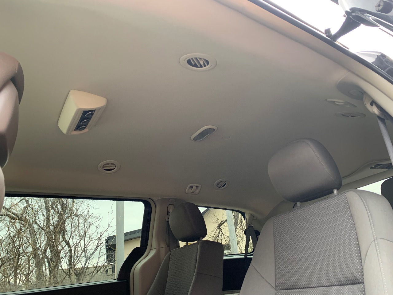 Volkswagen Routan - фото 6