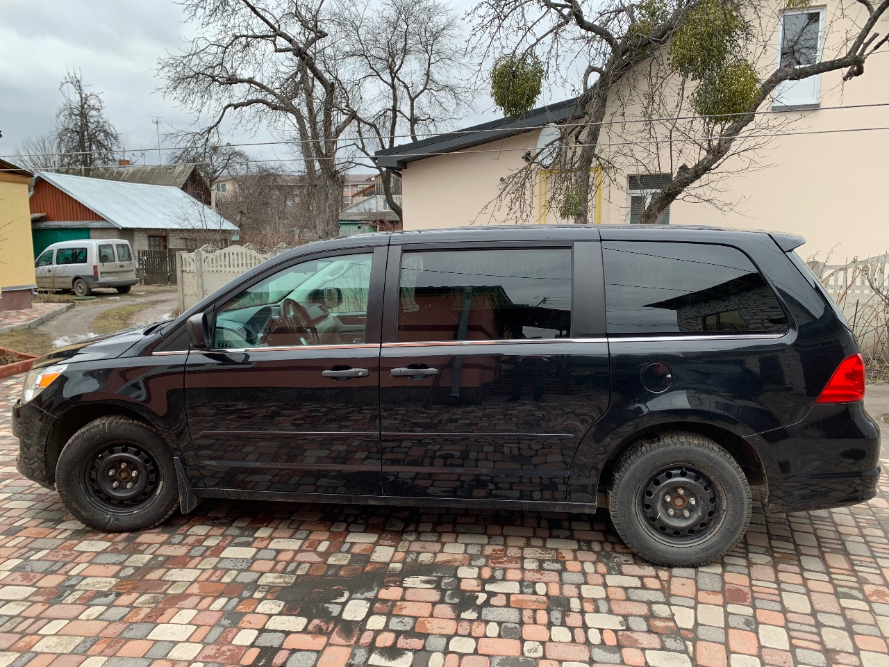 Volkswagen Routan - фото 4