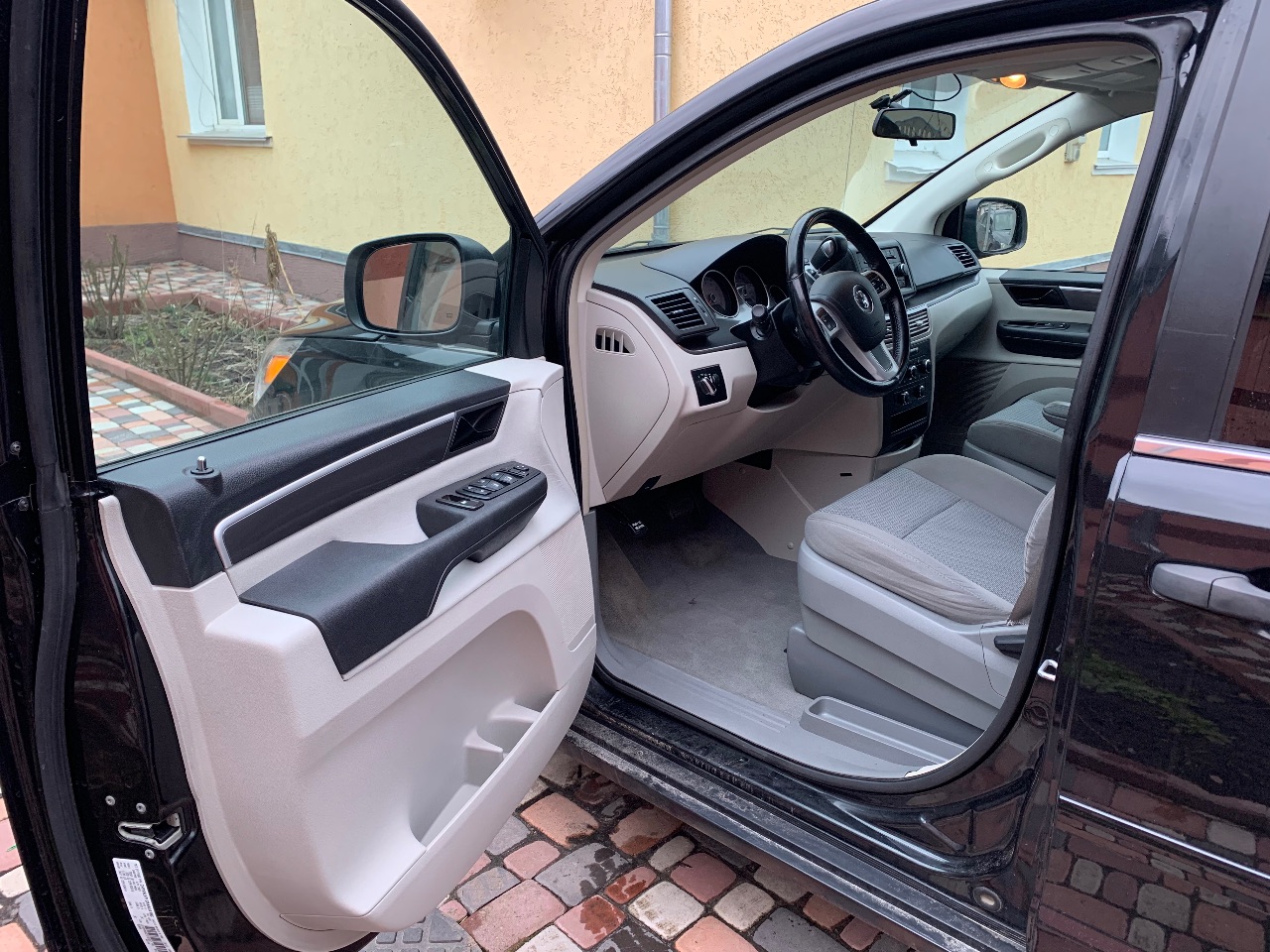 Volkswagen Routan - фото 8