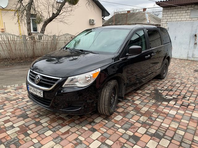 Volkswagen Routan - фото 2
