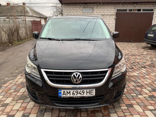 Volkswagen Routan - фото 1