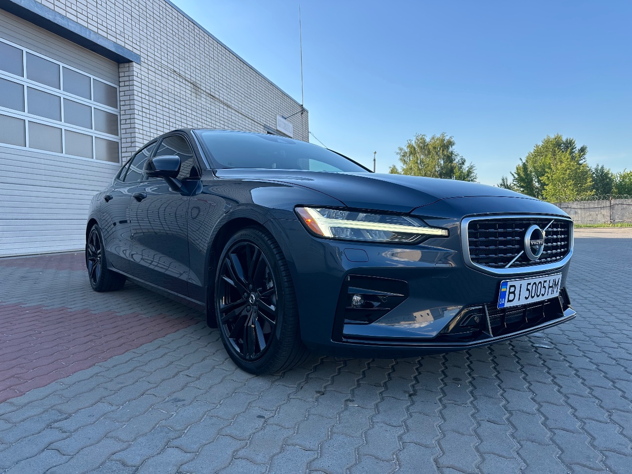 Volvo S60 - фото 1