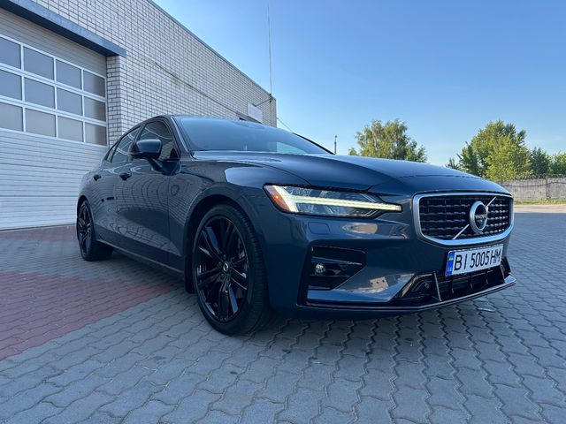 Volvo S60 - фото 1