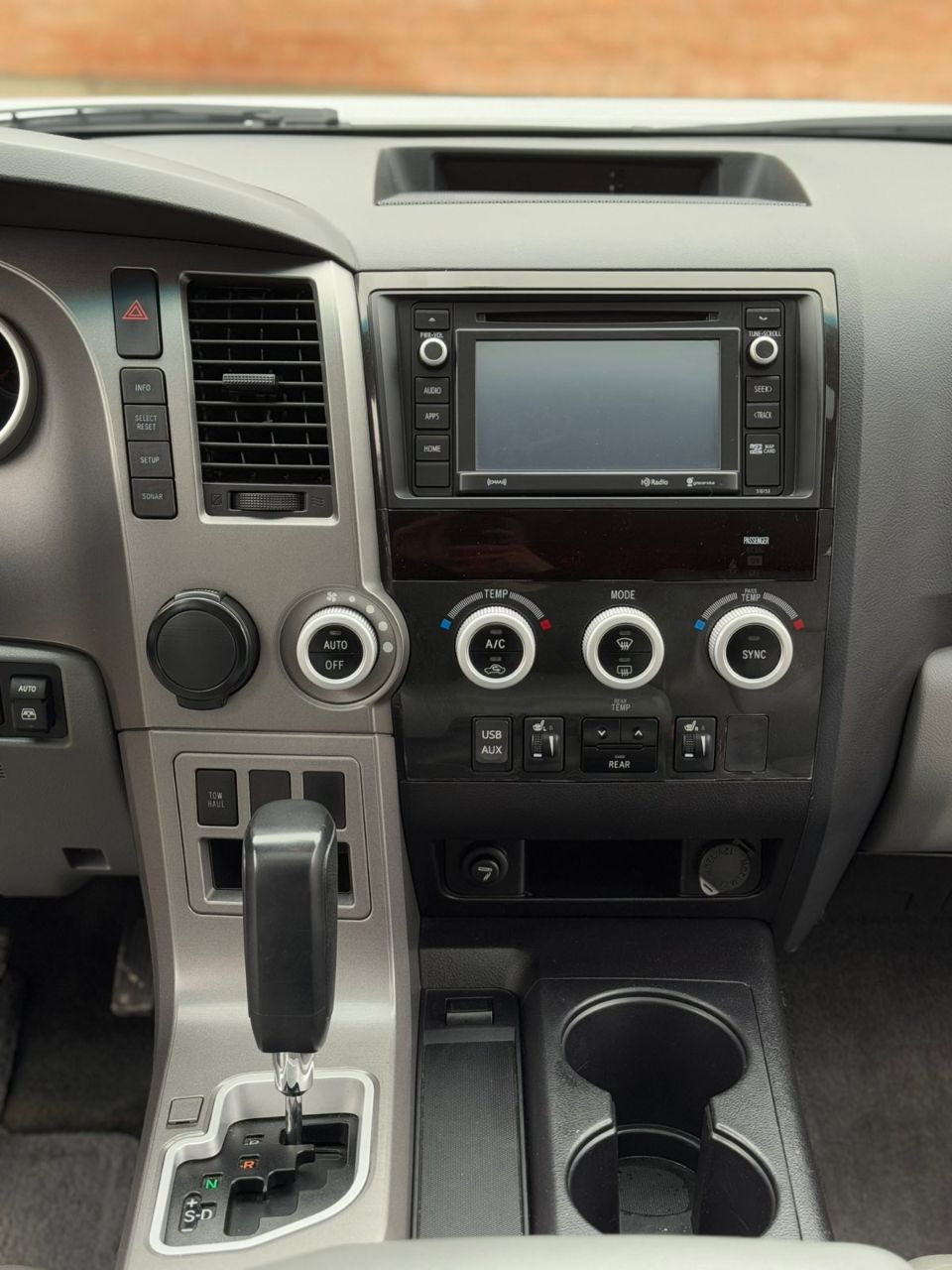 Toyota Sequoia - фото 19