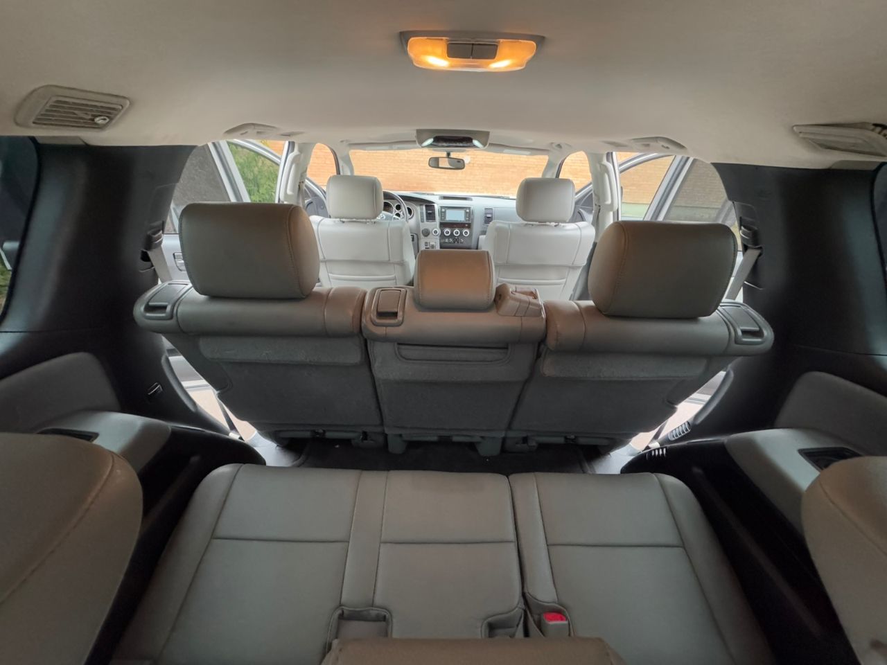 Toyota Sequoia - фото 25