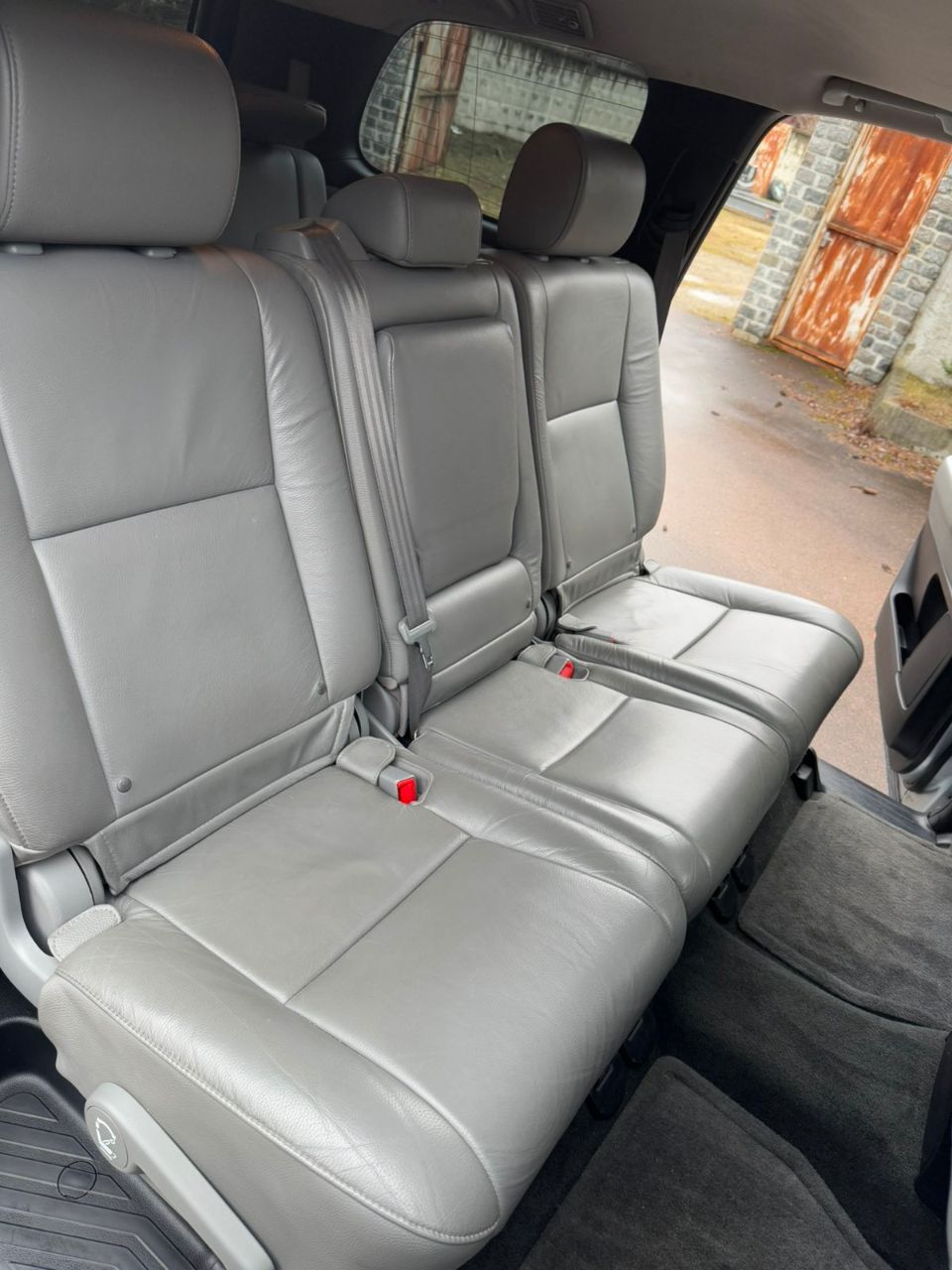 Toyota Sequoia - фото 31