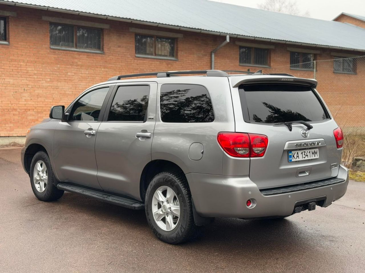 Toyota Sequoia - фото 6