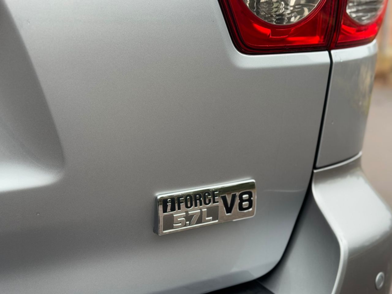 Toyota Sequoia - фото 7