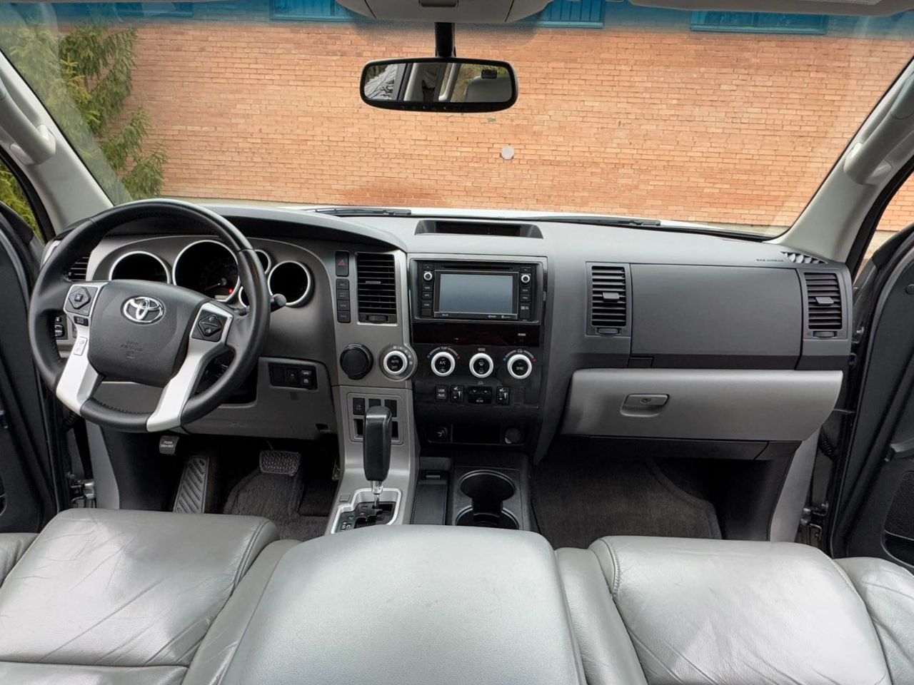 Toyota Sequoia - фото 33