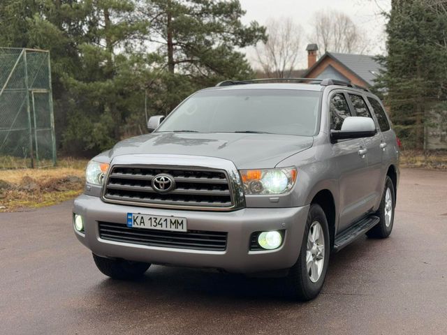 Toyota Sequoia - фото 2