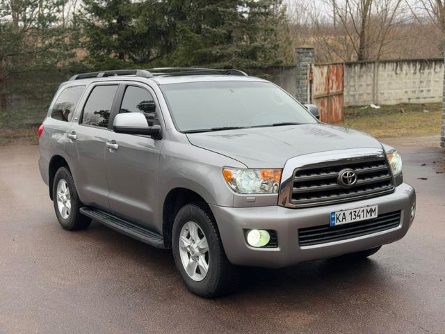 Toyota Sequoia - фото 4