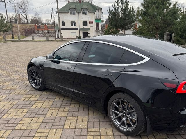 Tesla Model 3 - фото 5