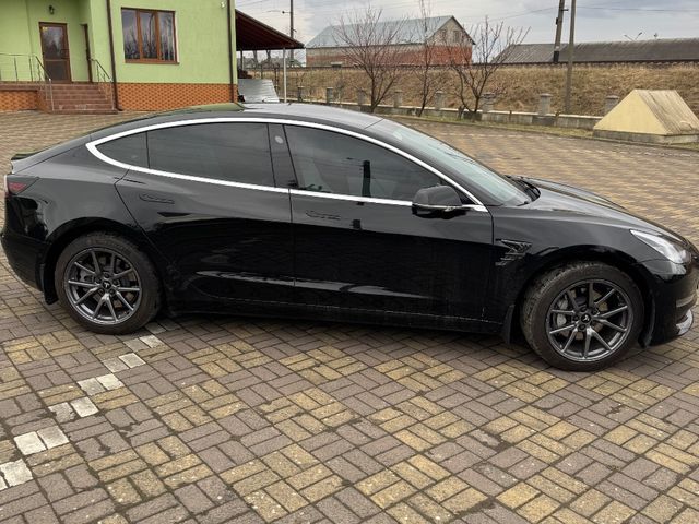 Tesla Model 3 - фото 2