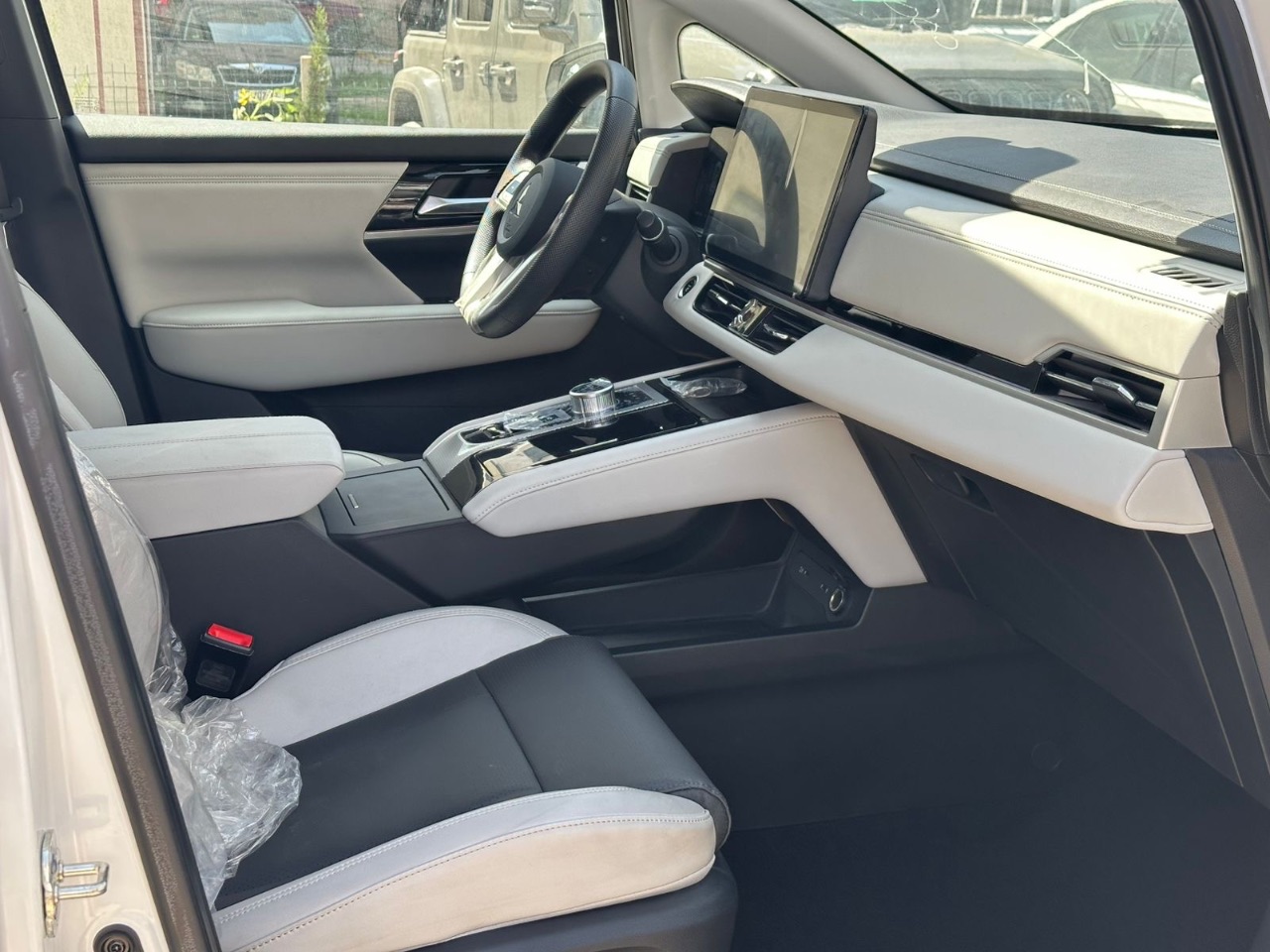 Mitsubishi Airtrek - фото 12