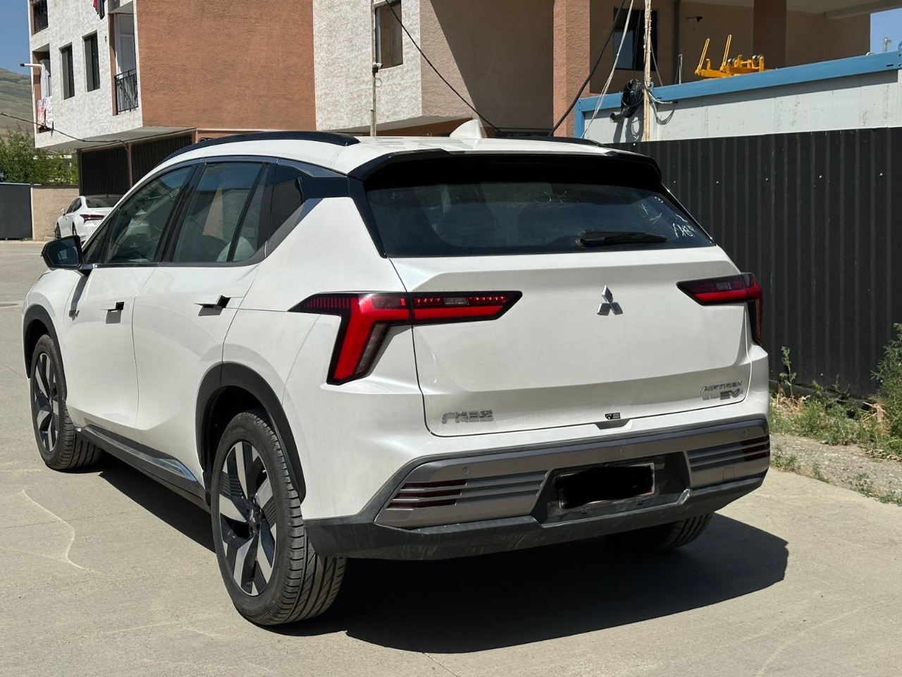 Mitsubishi Airtrek - фото 7