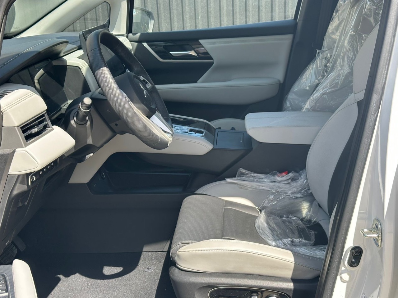 Mitsubishi Airtrek - фото 14