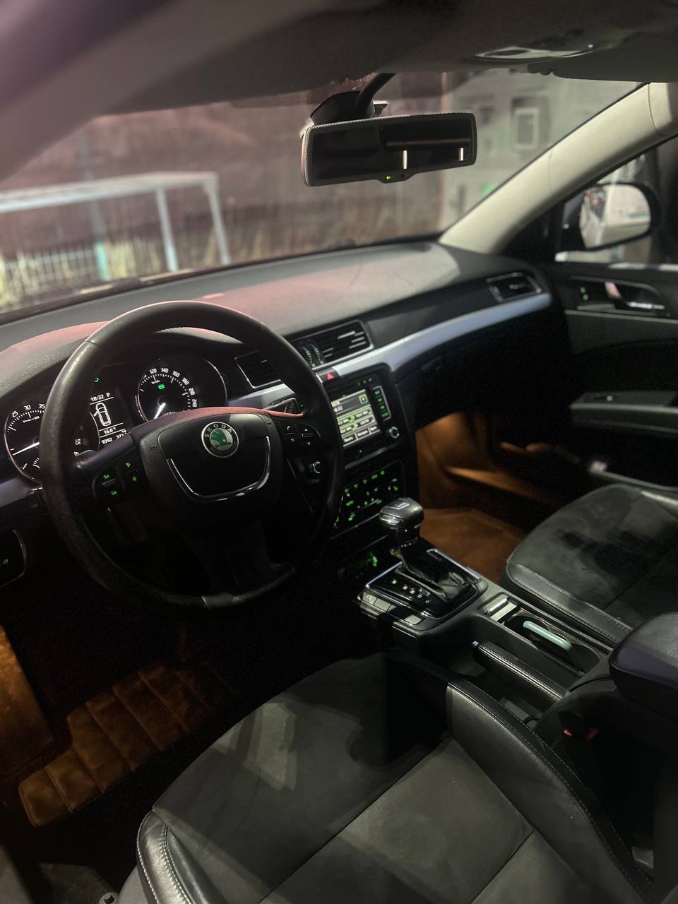 Skoda Superb - фото 10