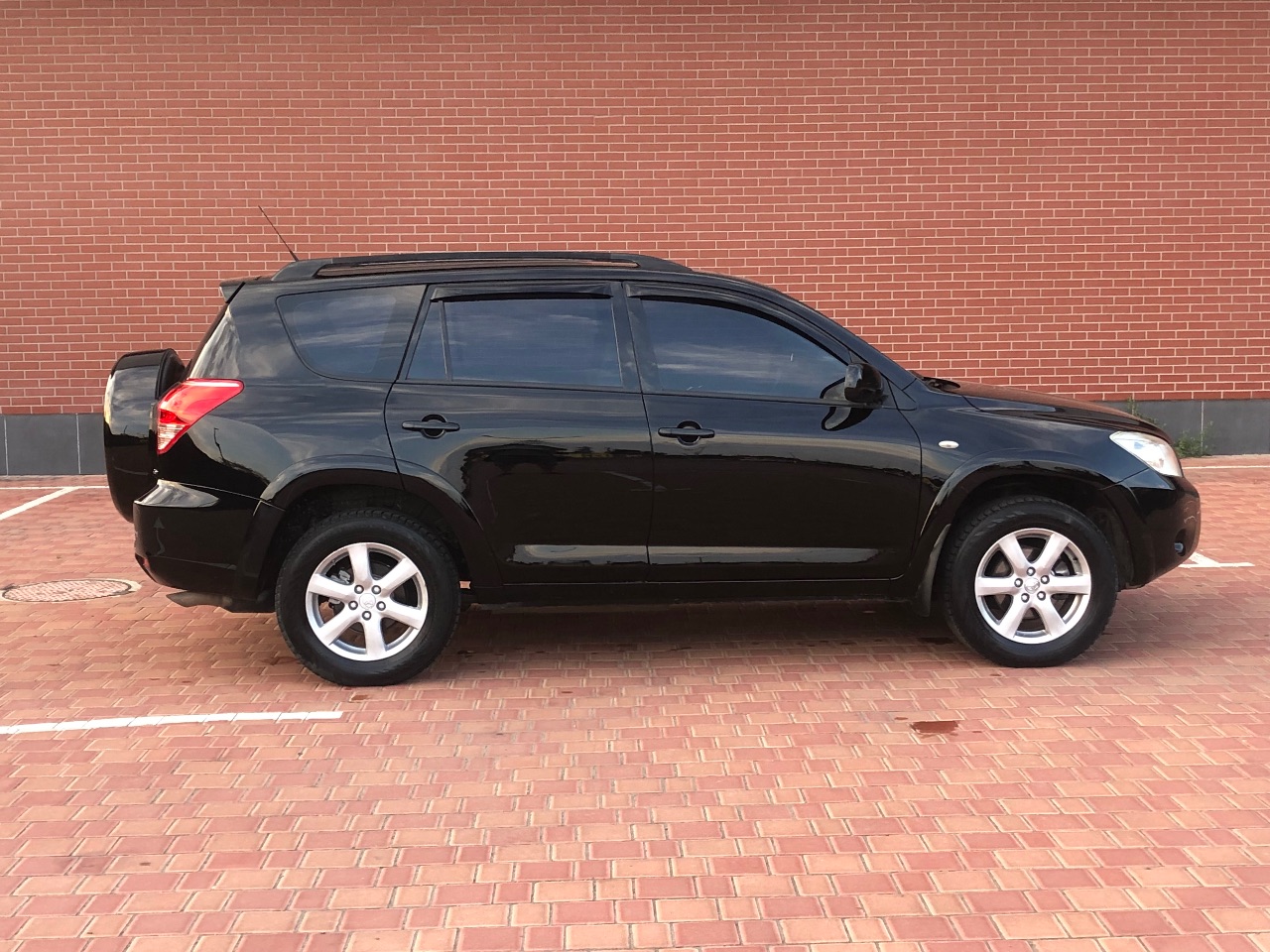 Toyota RAV4 - фото 5