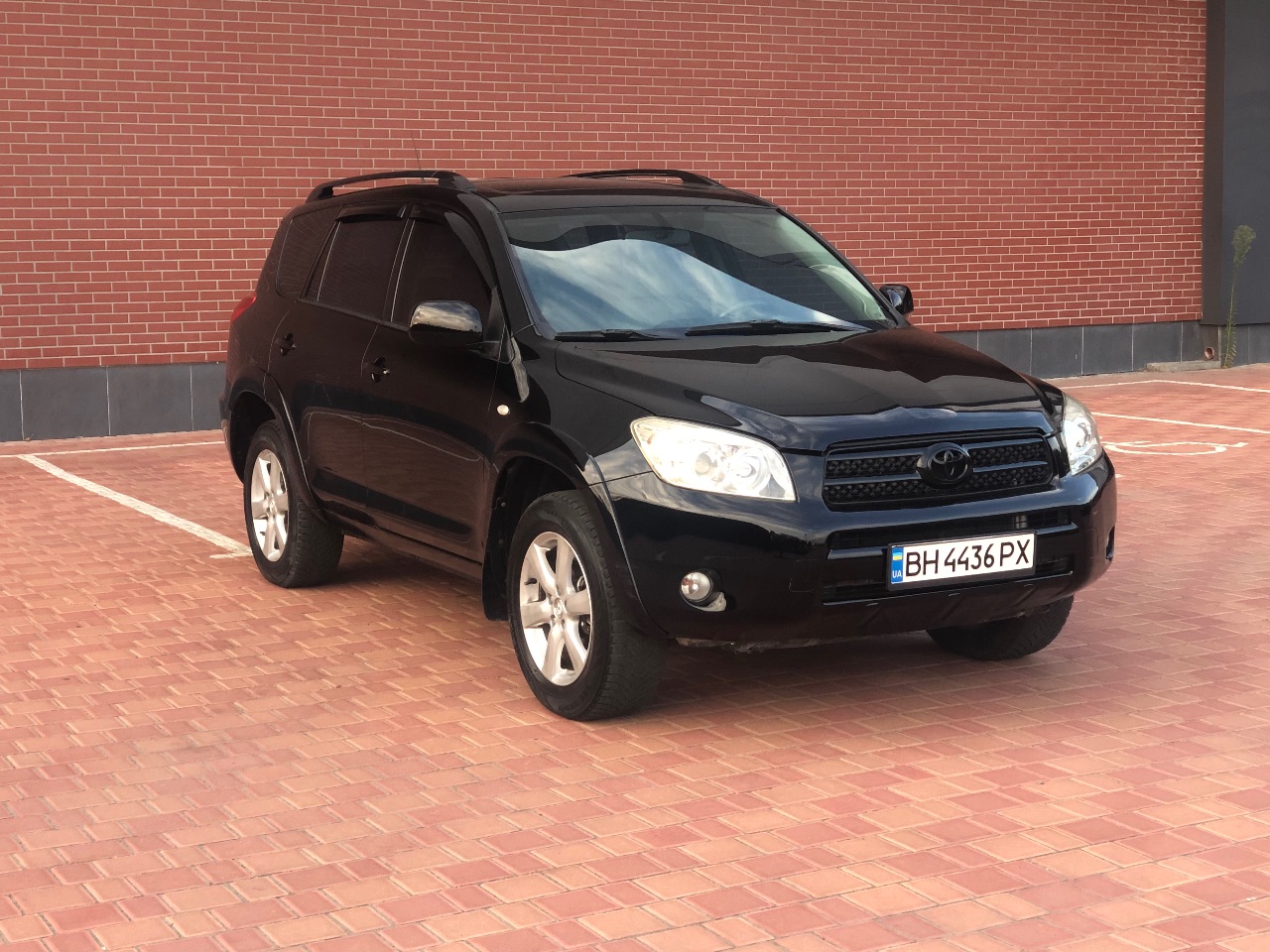 Toyota RAV4 - фото 2