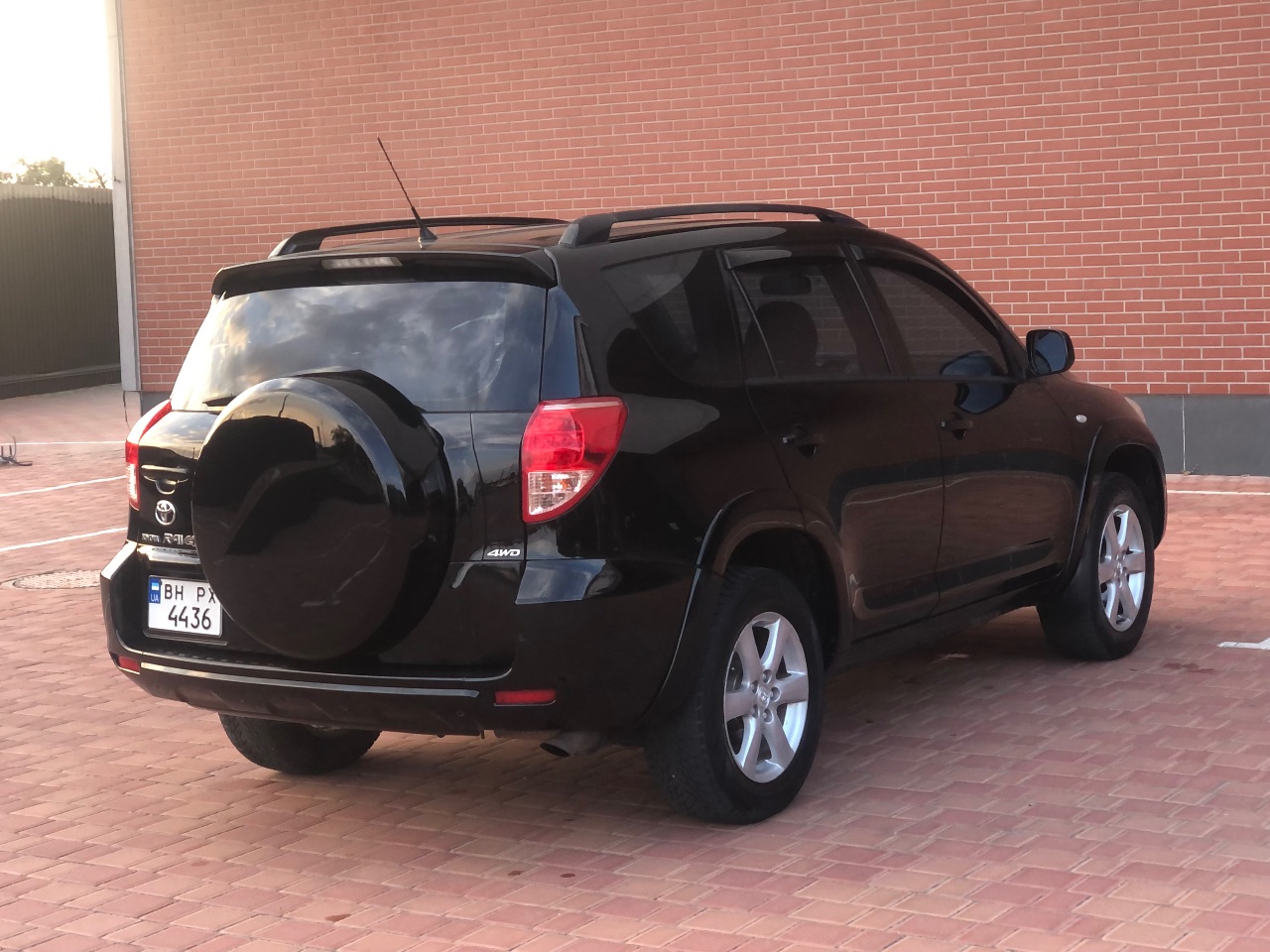 Toyota RAV4 - фото 8