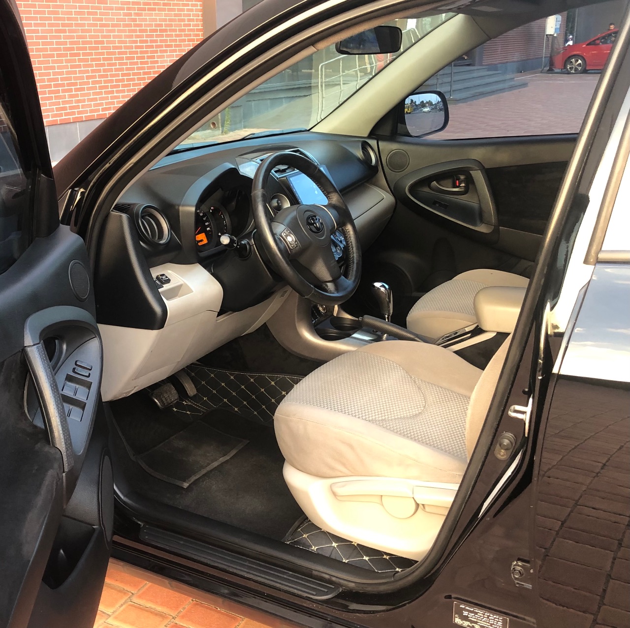 Toyota RAV4 - фото 11