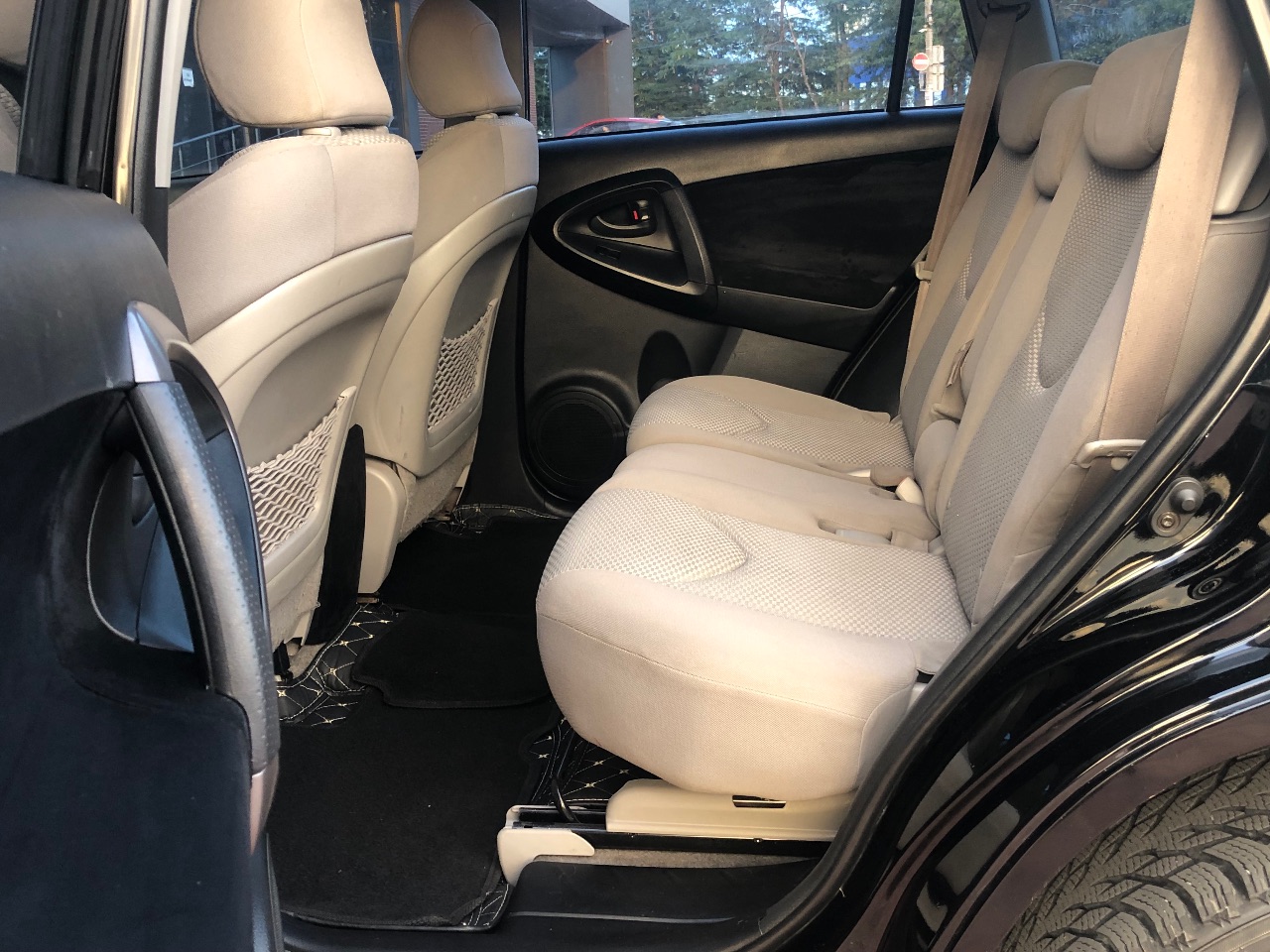 Toyota RAV4 - фото 12