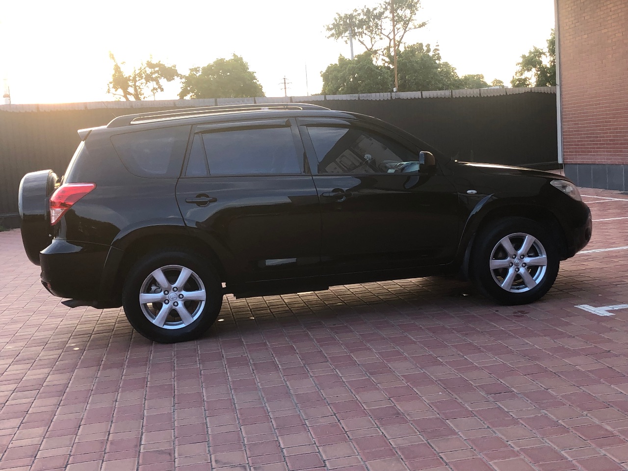 Toyota RAV4 - фото 10