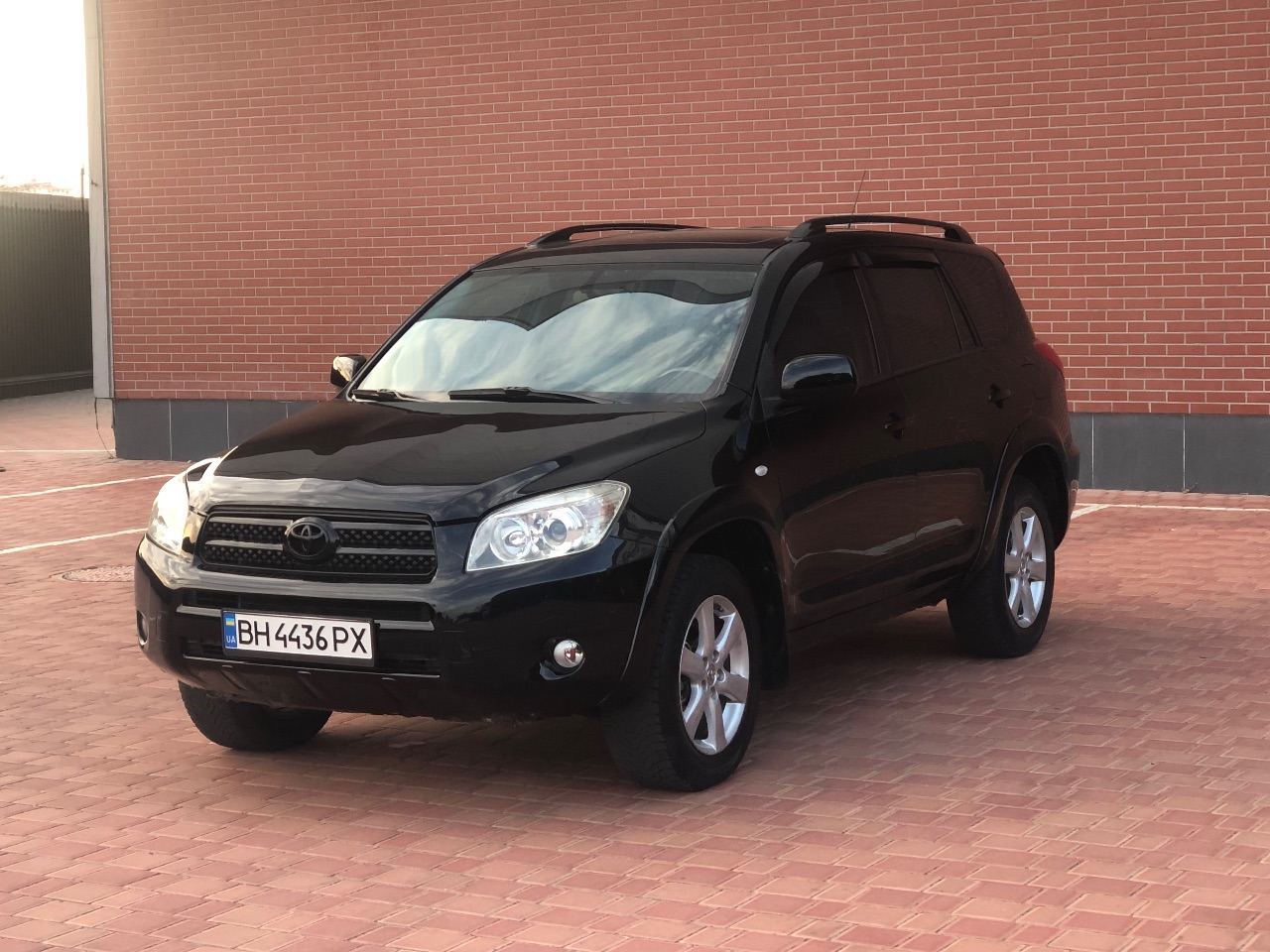 Toyota RAV4 - фото 4