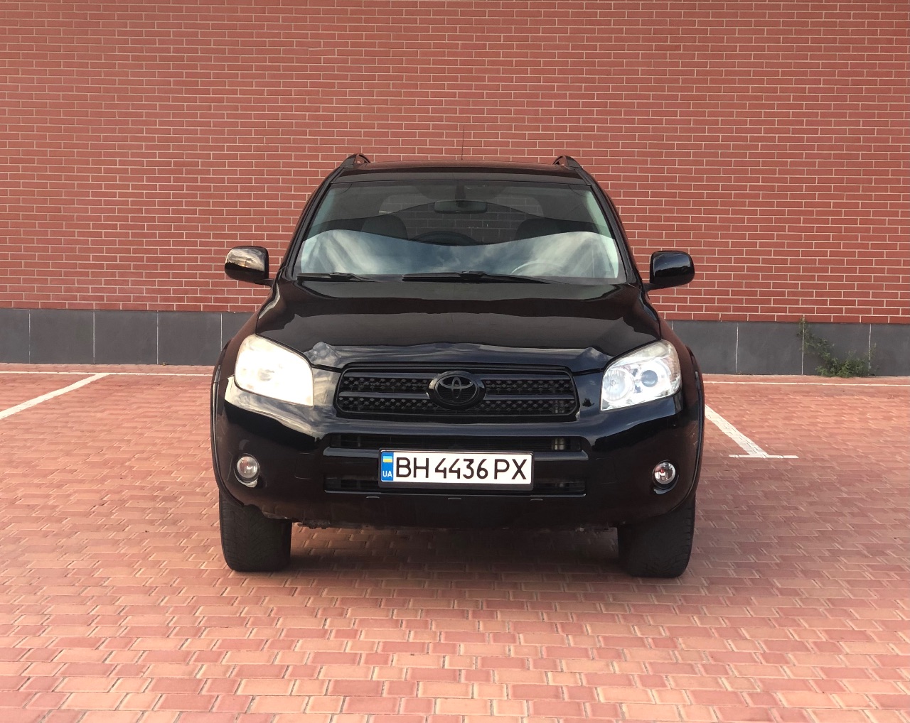 Toyota RAV4 - фото 1