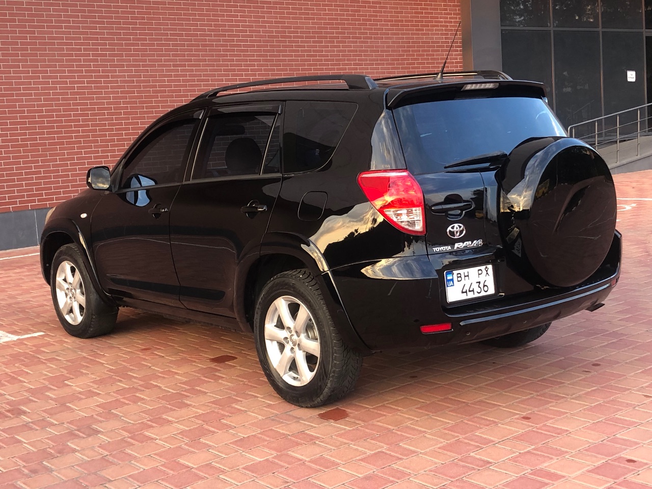 Toyota RAV4 - фото 9