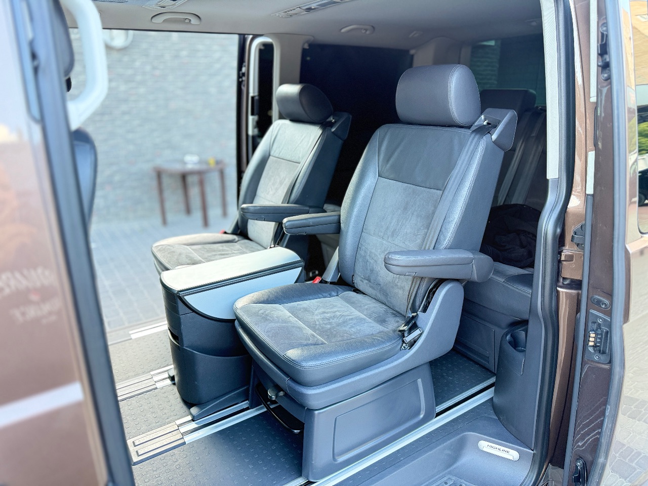 Volkswagen Multivan - фото 8