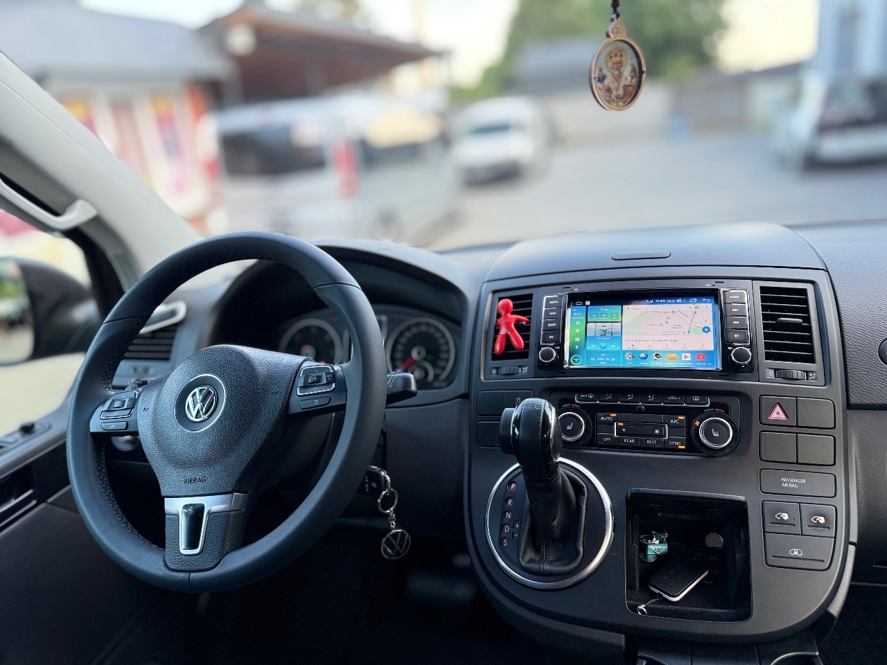 Volkswagen Multivan - фото 6