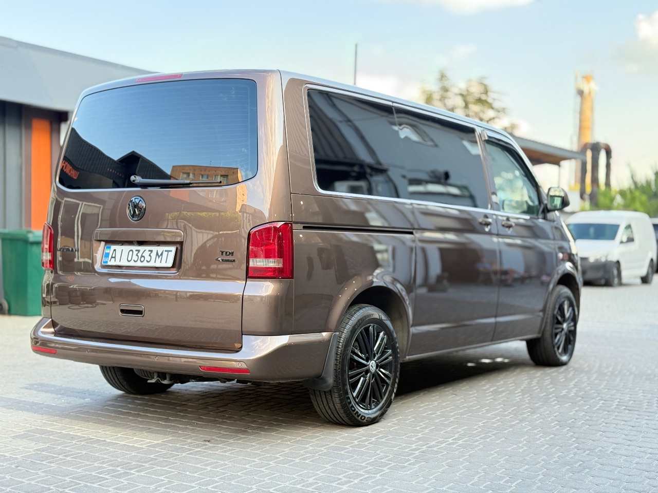 Volkswagen Multivan - фото 4