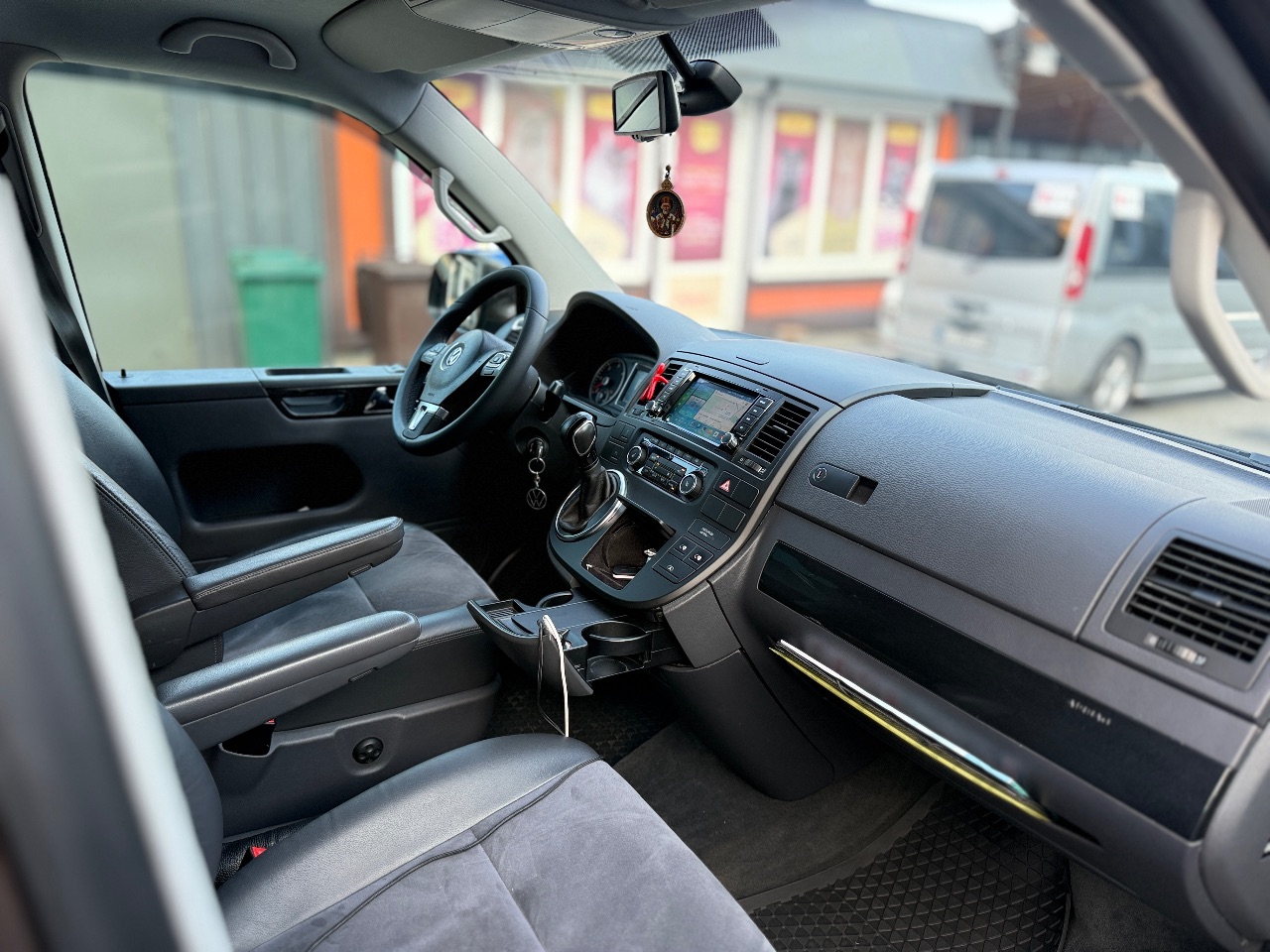 Volkswagen Multivan - фото 5