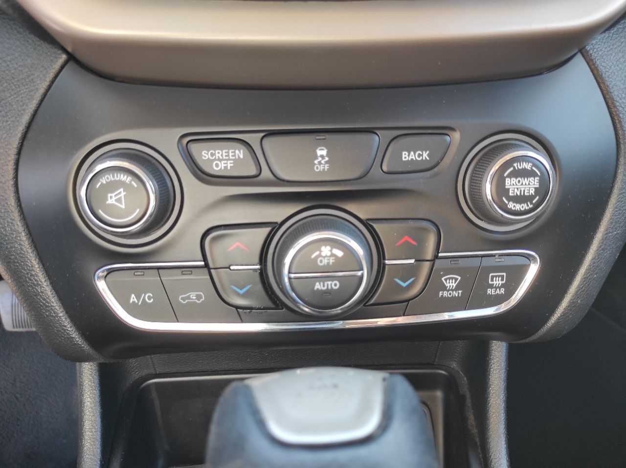 Jeep Cherokee - фото 30