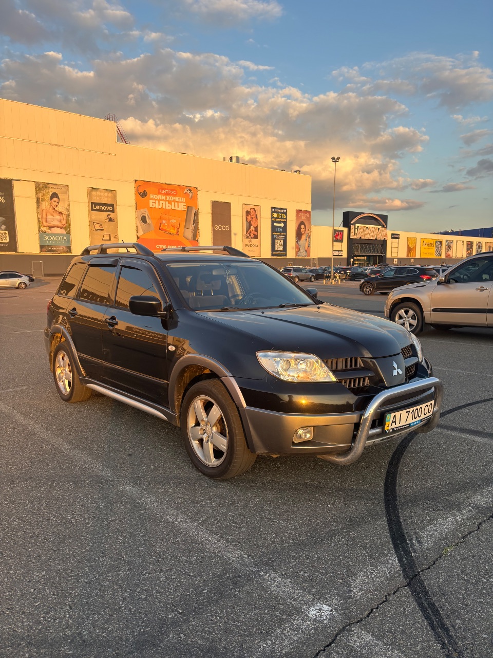 Mitsubishi Outlander - фото 1