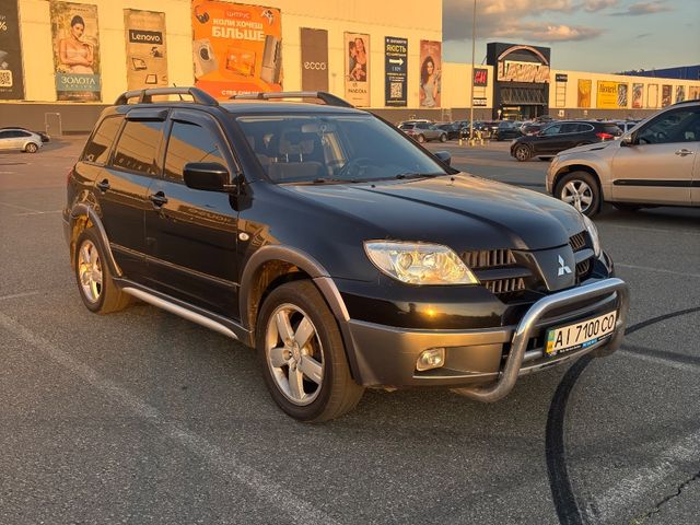 Mitsubishi Outlander - фото 1