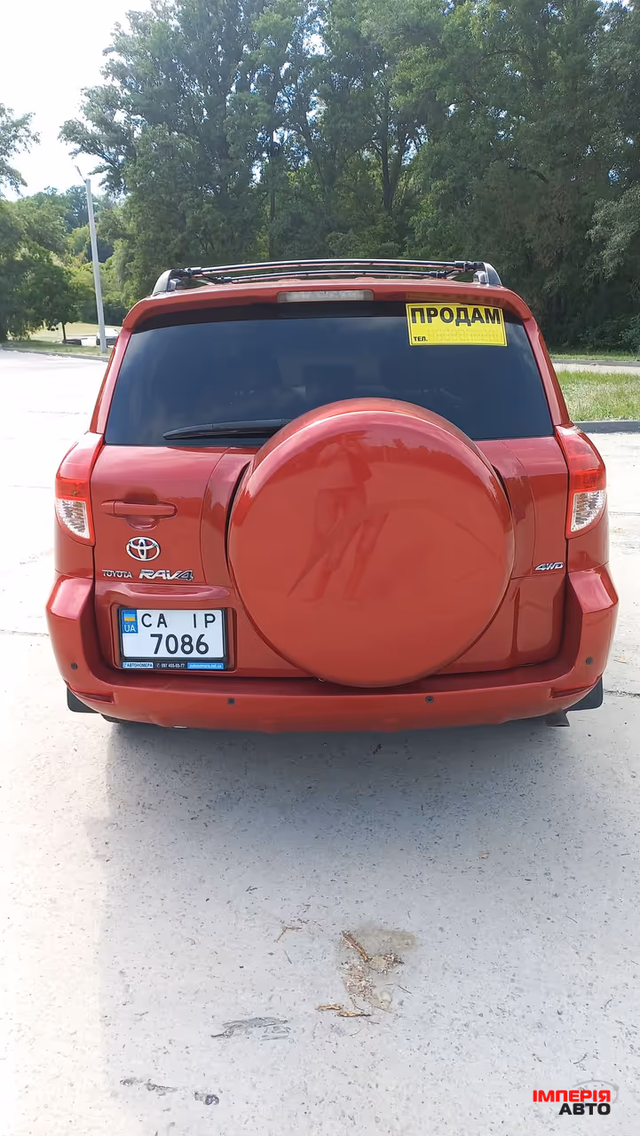 Toyota RAV4 - фото 12