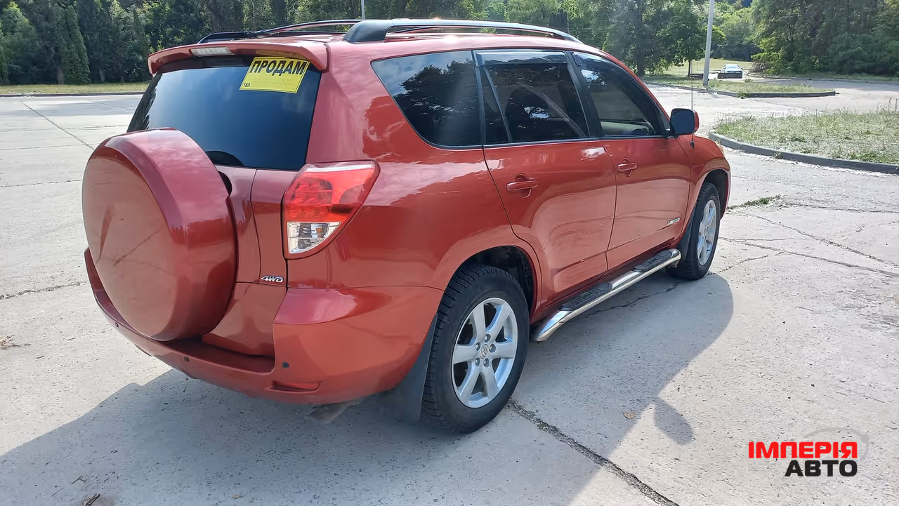 Toyota RAV4 - фото 8