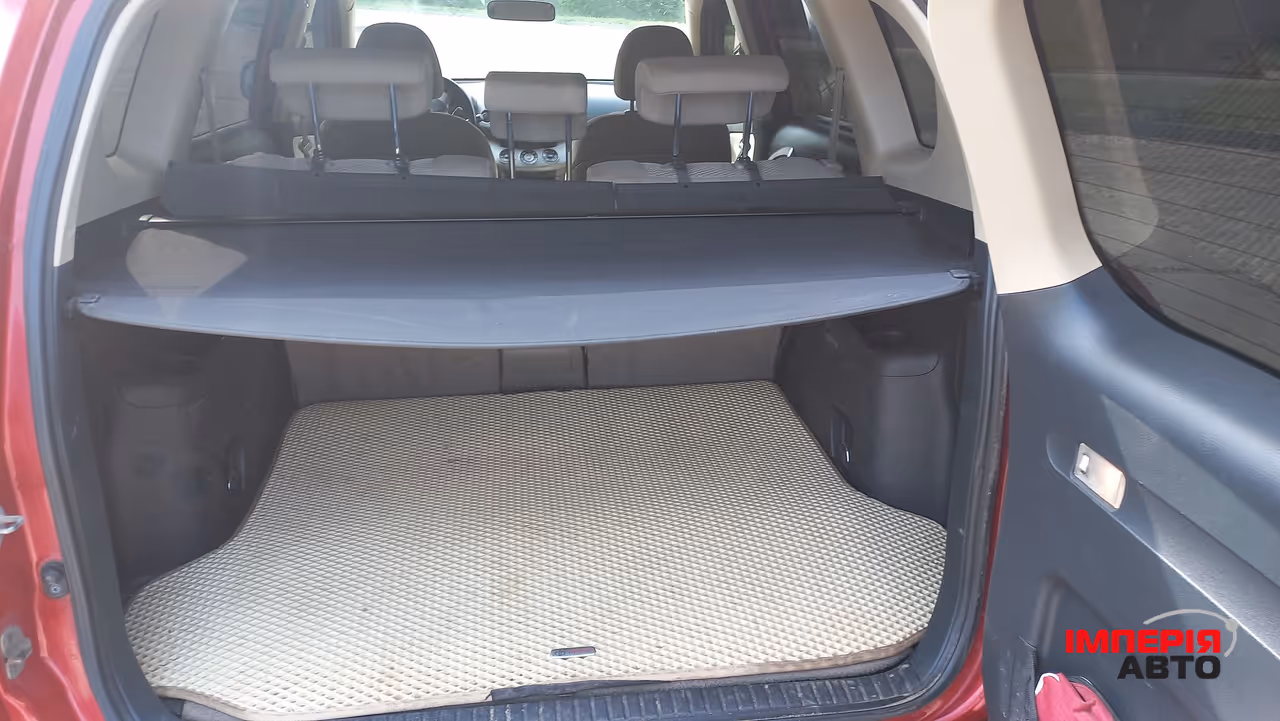 Toyota RAV4 - фото 5