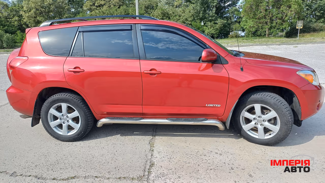 Toyota RAV4 - фото 6