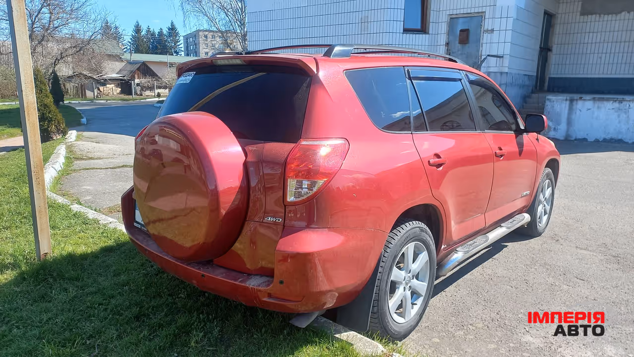 Toyota RAV4 - фото 6