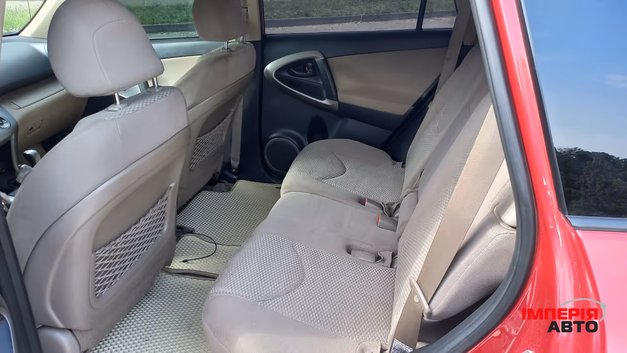 Toyota RAV4 - фото 10